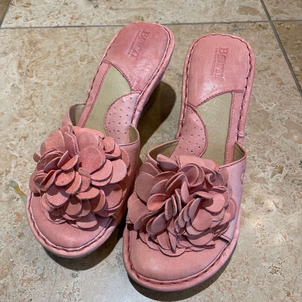 New Born wedge sandals size 8